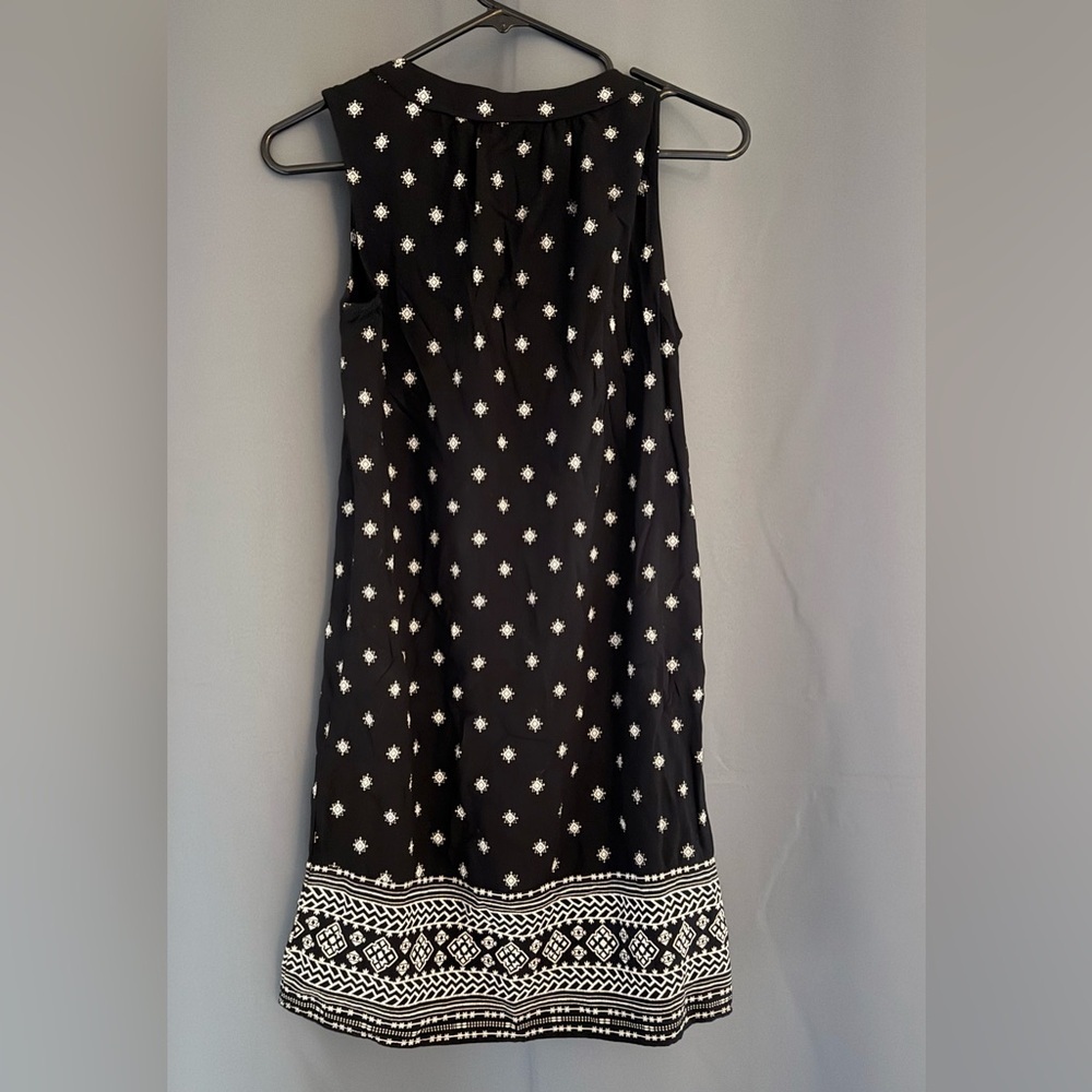 Old Navy Black Sleeveless Shift Dress – Size XS